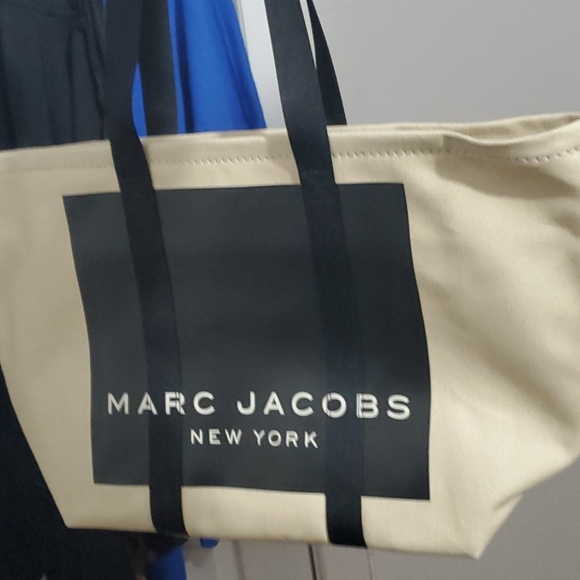 Like New marc jacobs duffle bag - Picture 2 of 4
